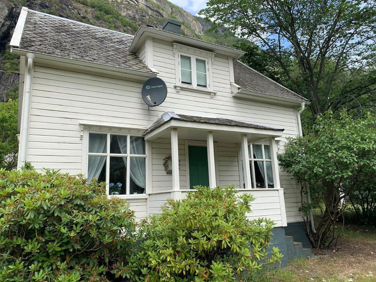 Aobrio Holidayhouse, Authentic Norwegian Farmhouse Close To Flam Lærdalsøyri Esterno foto
