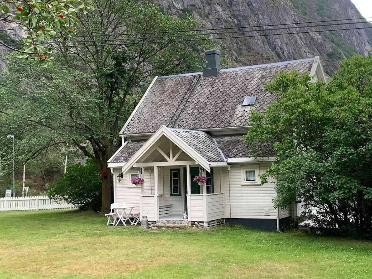 Aobrio Holidayhouse, Authentic Norwegian Farmhouse Close To Flam Lærdalsøyri Esterno foto
