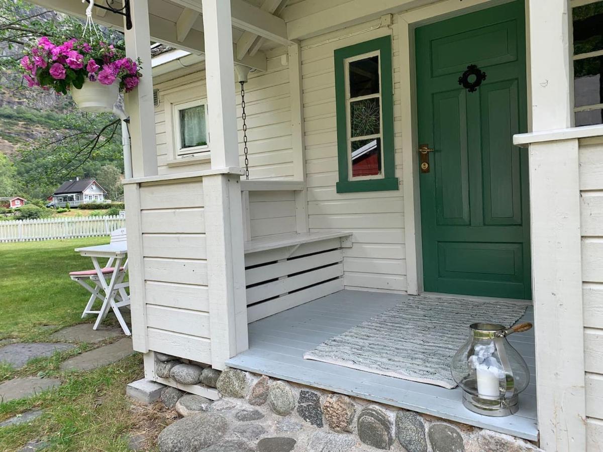 Aobrio Holidayhouse, Authentic Norwegian Farmhouse Close To Flam Lærdalsøyri Esterno foto
